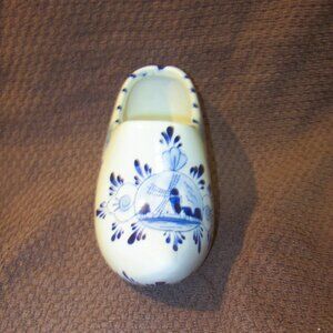 VTG LADDRAK AMSTERDAM CERAMIC DUTCH SHOE, TRADITIONAL BLUE PAINT